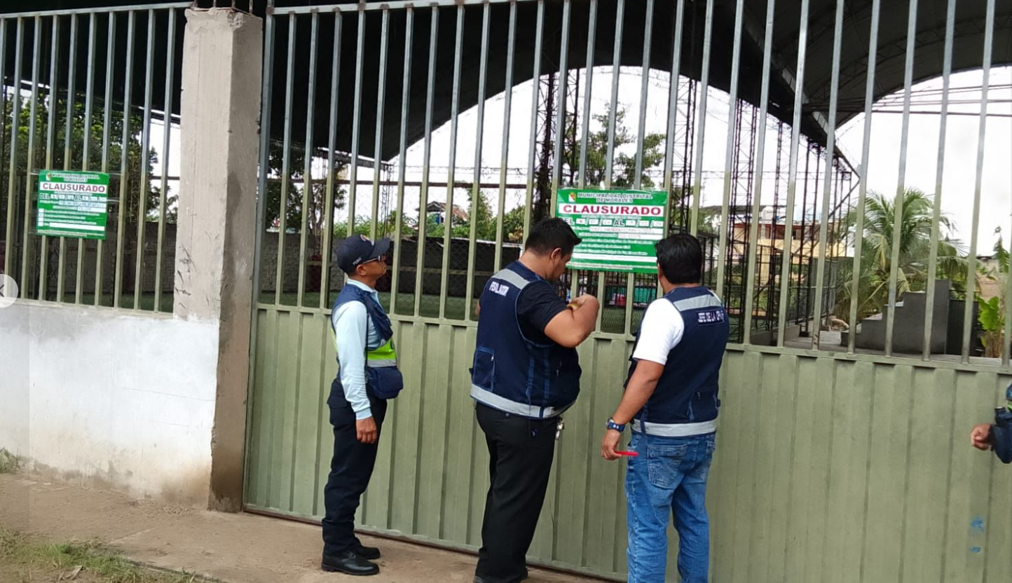CLAUSURAN CANCHA SINTÉTICA POR NO CONTAR CON CERTIFICADO DE SEGURIDAD ITSE VIGENTE.